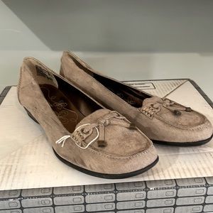 Women’s Predictions Tan Suede Loafers - NWOT